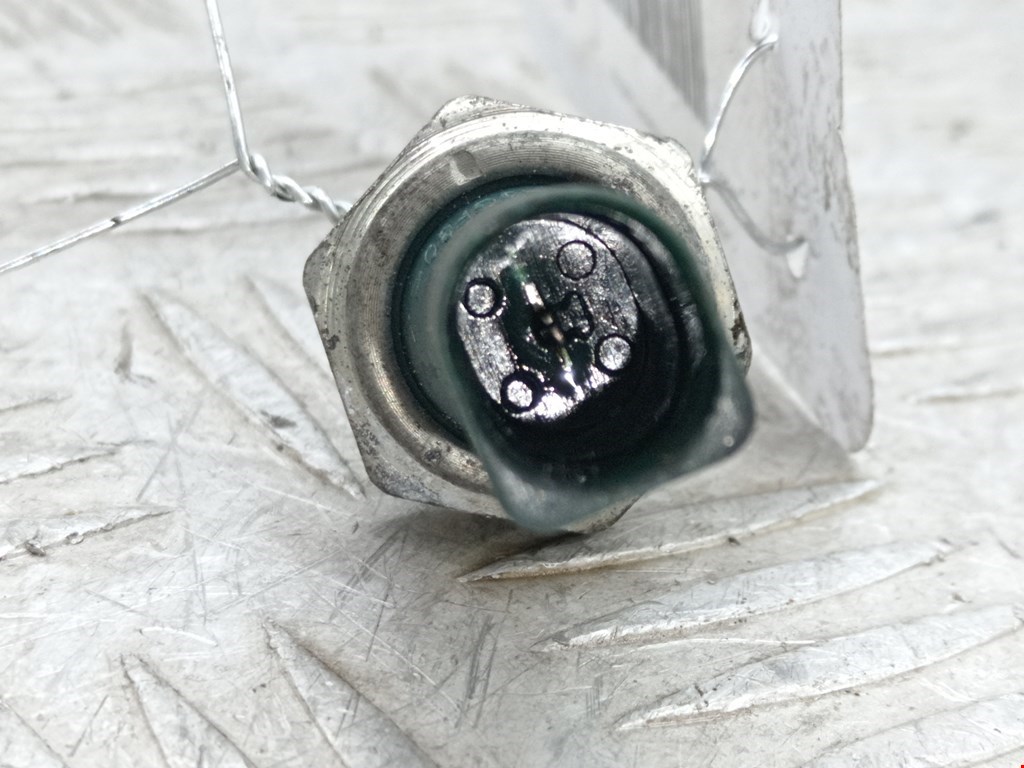 Датчик давления масла VOLKSWAGEN Golf IV 1997-2003