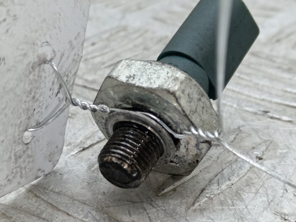 Датчик давления масла VOLKSWAGEN Golf IV 1997-2003