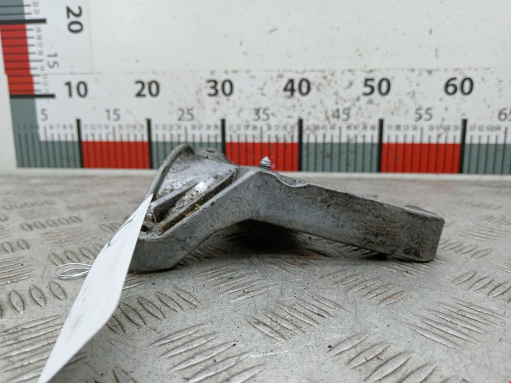 Кронштейн кондиционера AUDI A6 C5 1997-2004