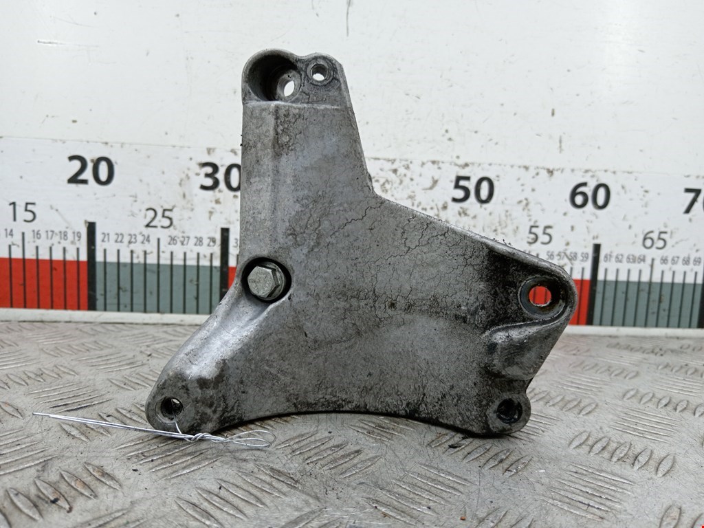 Кронштейн кондиционера AUDI A6 C5 1997-2004