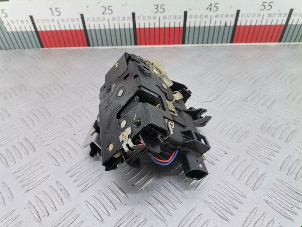 Замок двери задней левой AUDI A6 C5 1997-2004