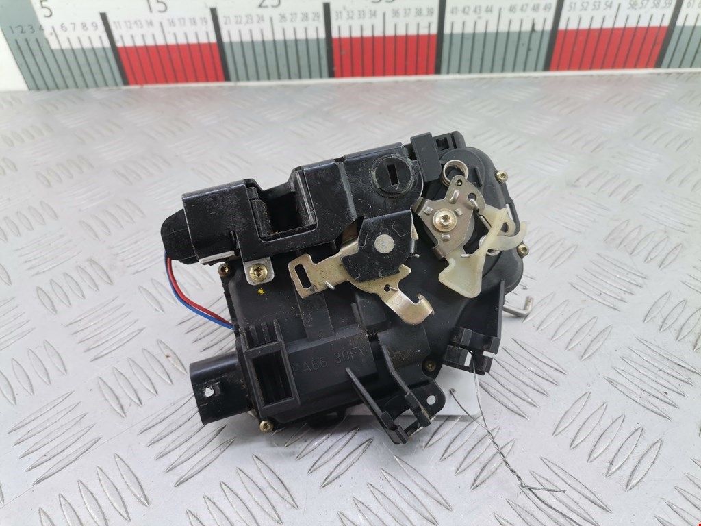 Замок двери задней левой AUDI A6 C5 1997-2004