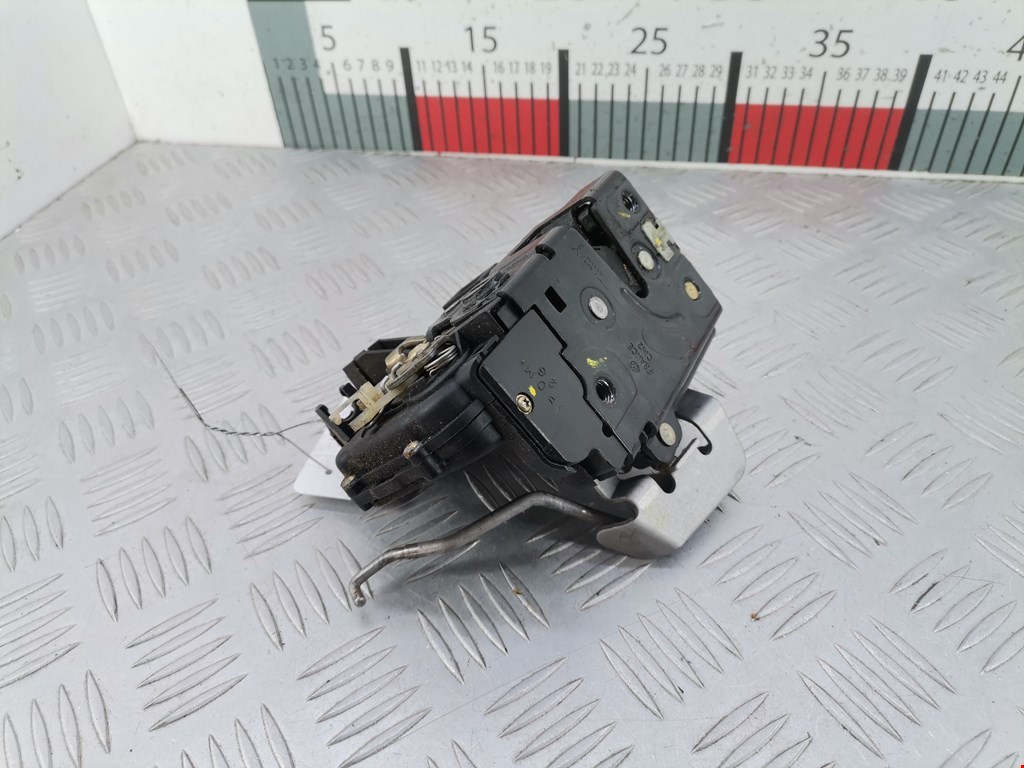 Замок двери задней левой AUDI A6 C5 1997-2004