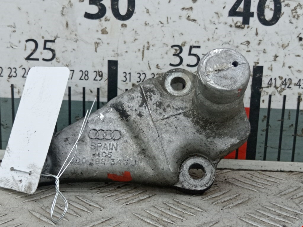 Кронштейн (крепление лапа) двигателя Audi A6 C5 (1997-2005)