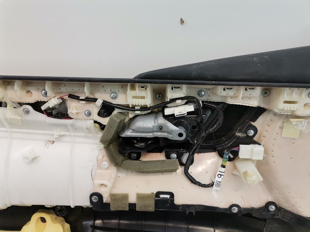 Обшивка двери передняя правая TOYOTA Land Cruiser Prado 150 2009-2024