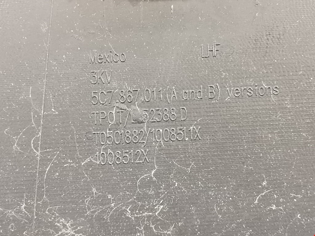 Обшивка двери передняя левая VOLKSWAGEN Jetta VI 2011-2017