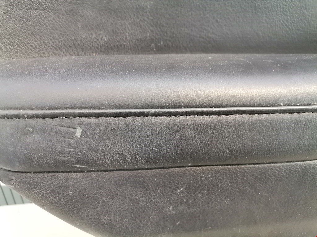 Обшивка двери задняя левая LEXUS LX 570 2007-н.в.