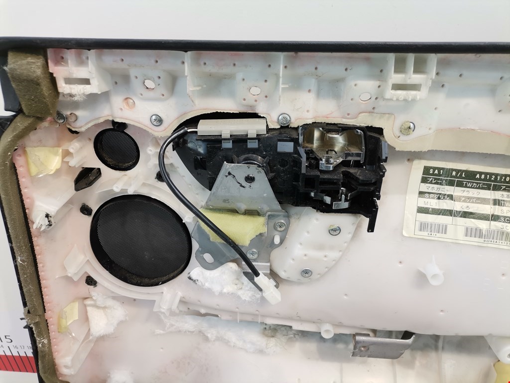 Обшивка двери задняя левая LEXUS LX 570 2007-н.в.