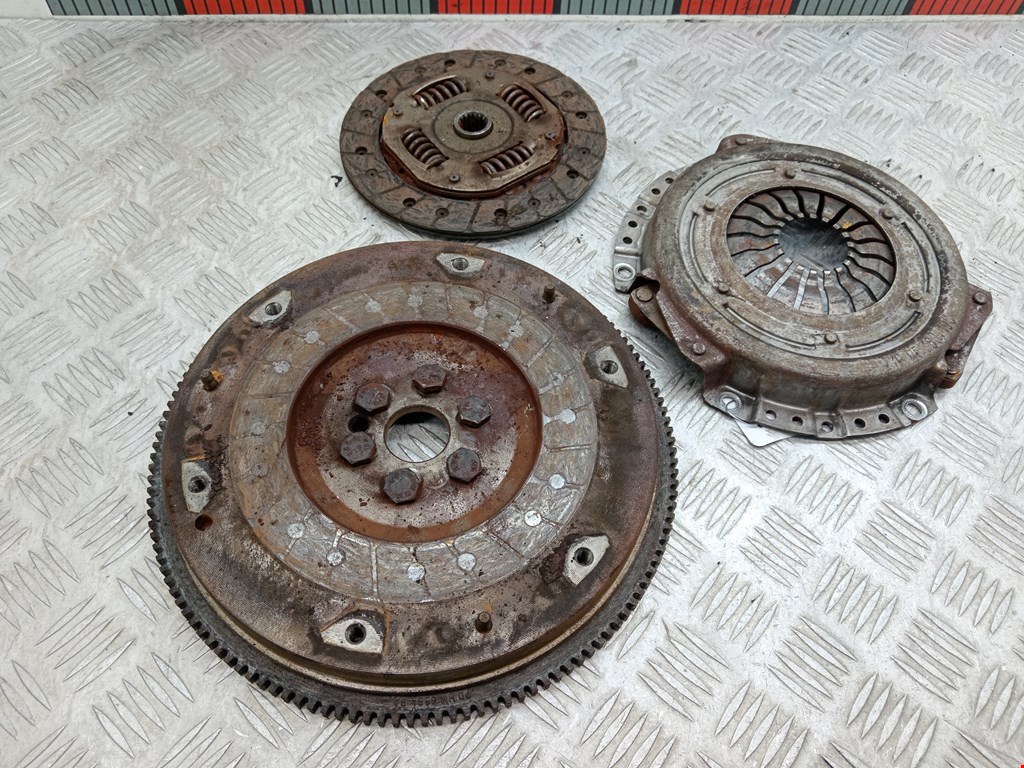 Маховик (демпфер сцепления) FORD Fiesta 2001-2008