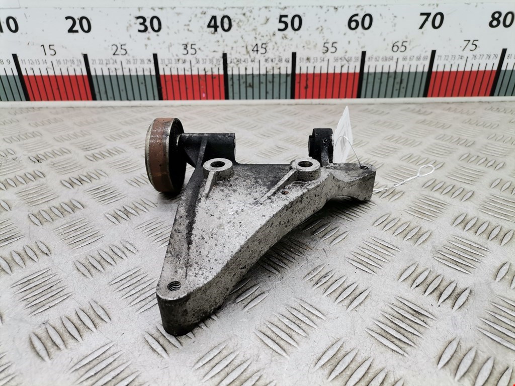 Кронштейн кондиционера AUDI A6 C5 1997-2004