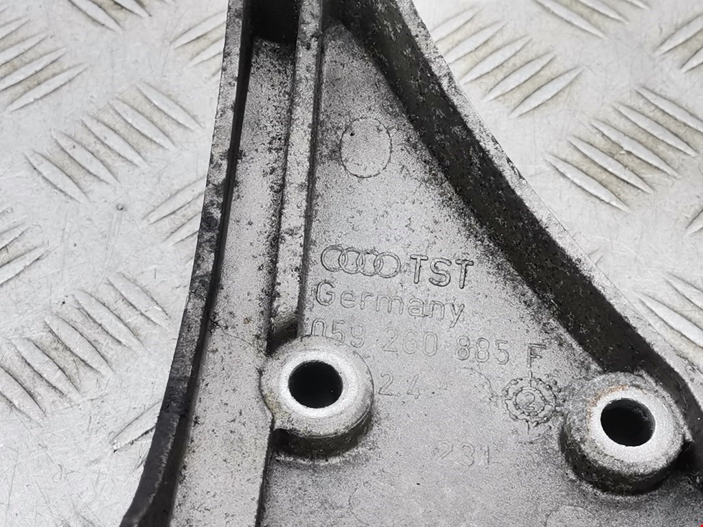 Кронштейн кондиционера AUDI A6 C5 1997-2004