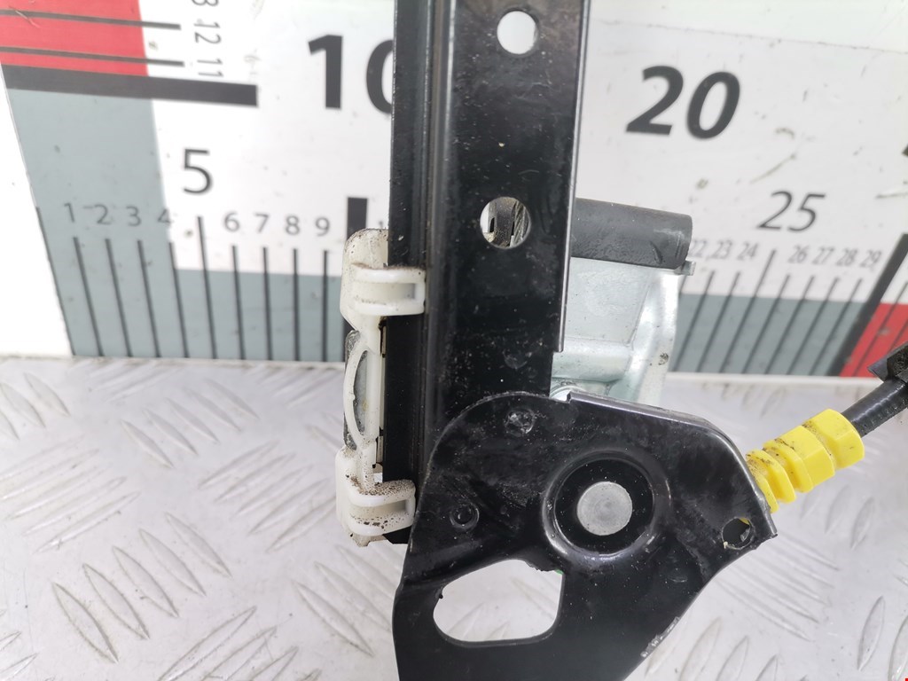 Стеклоподъемник задний левый SEAT Alhambra 1996-2010