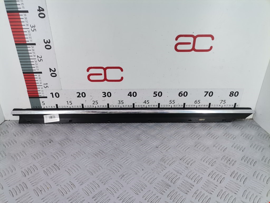 Накладка декоративная (молдинг) стекла двери задней левой Audi A6 C5 (1997-2005)