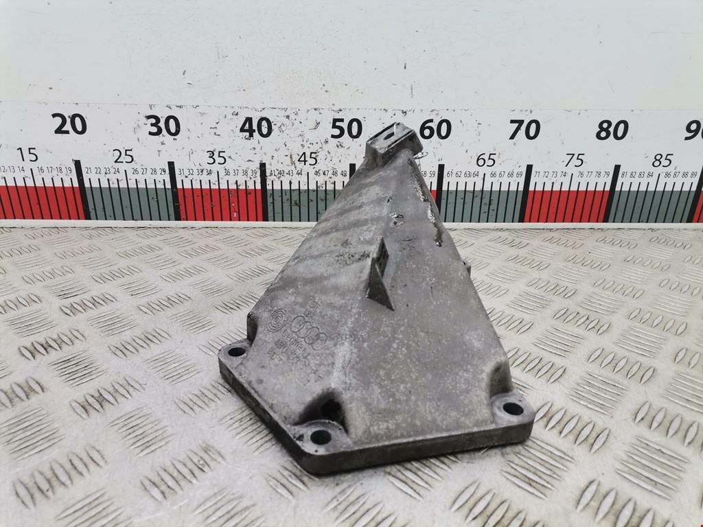 Кронштейн (крепление лапа) двигателя Audi A6 C5 (1997-2005)