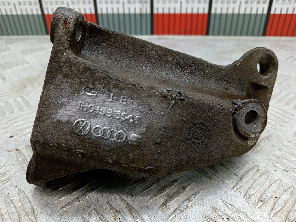 Кронштейн (крепление лапа) двигателя Volkswagen Polo 3 (1994-2002)