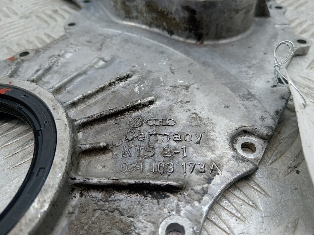 Крышка двигателя задняя VOLKSWAGEN Bora 1998-2005