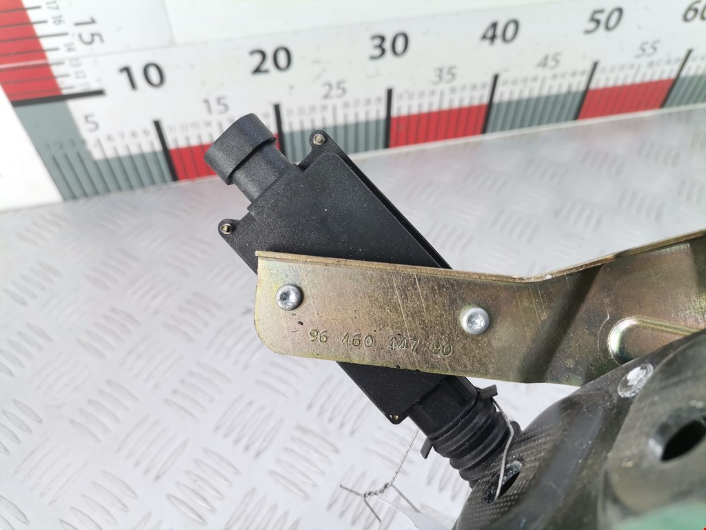 Замок багажника (крышки двери) CITROEN C3 2002-2009