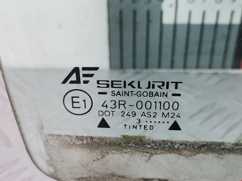 Стекло двери переднее правое SEAT Alhambra 1996-2010