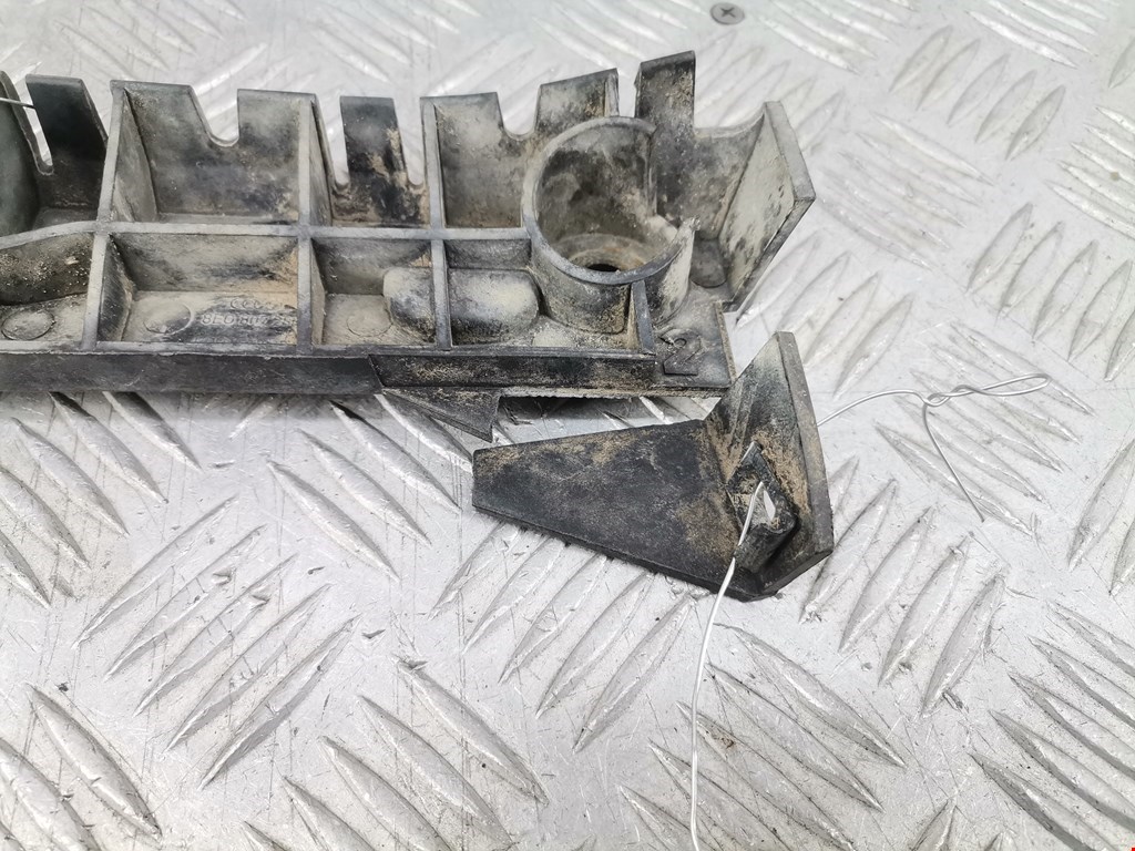 Кронштейн переднего бампера левый AUDI A4 B6 2001-2005