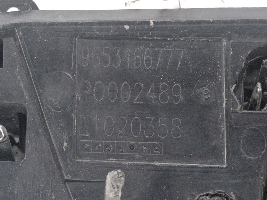 Решетка радиатора PEUGEOT 307 2001-2008