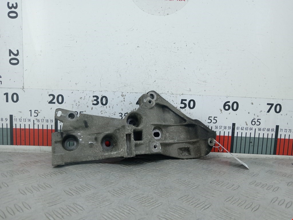 Кронштейн генератора RENAULT Scenic II 2003-2010