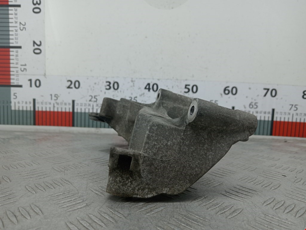 Кронштейн генератора RENAULT Scenic II 2003-2010