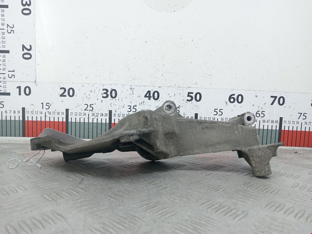 Кронштейн генератора RENAULT Scenic II 2003-2010