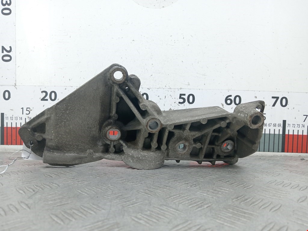Кронштейн генератора RENAULT Scenic II 2003-2010