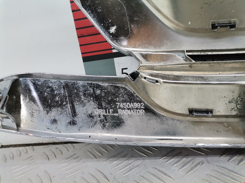 Решетка радиатора MITSUBISHI Outlander GF0W 2012-н.в.