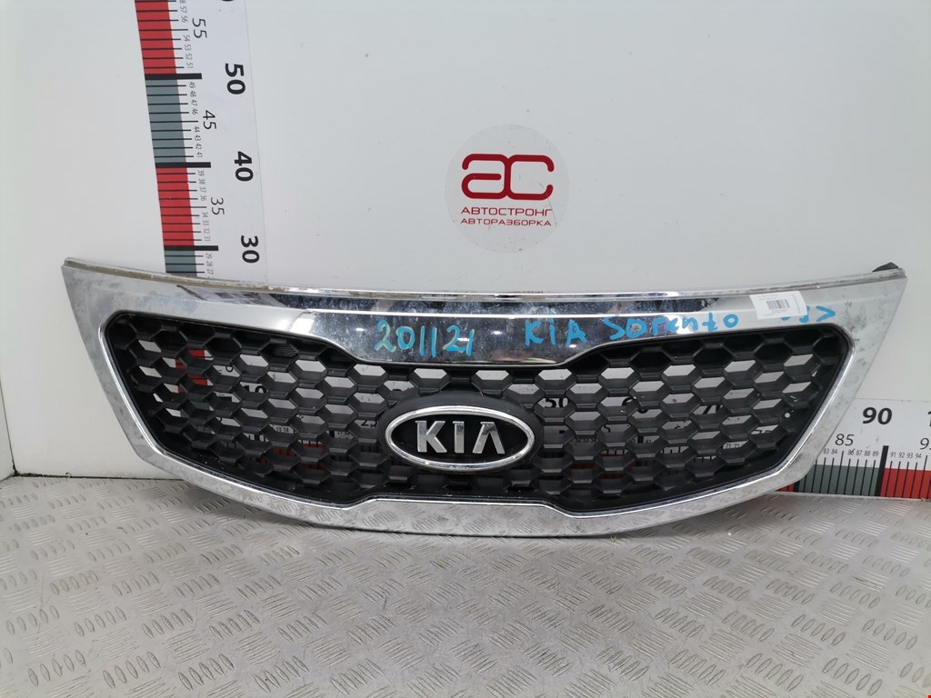 Решетка радиатора KIA Sorento 2009-2021