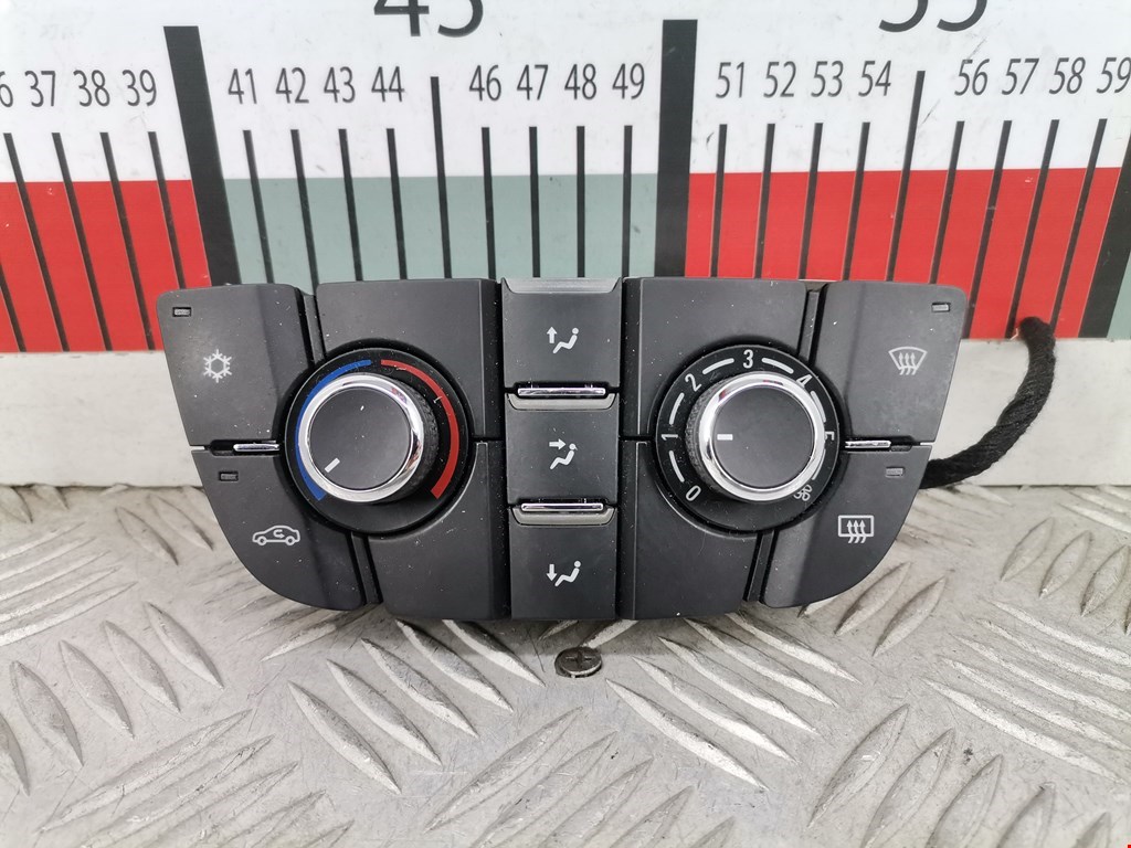 Блок управления климат-контроля Opel Astra J (2009-2018)