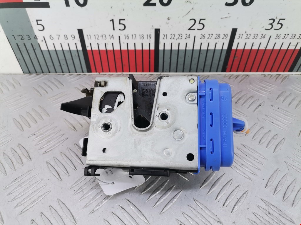 Замок двери задней правой AUDI A4 B5 1995-2001