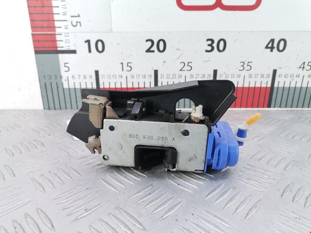 Замок двери задней правой AUDI A4 B5 1995-2001