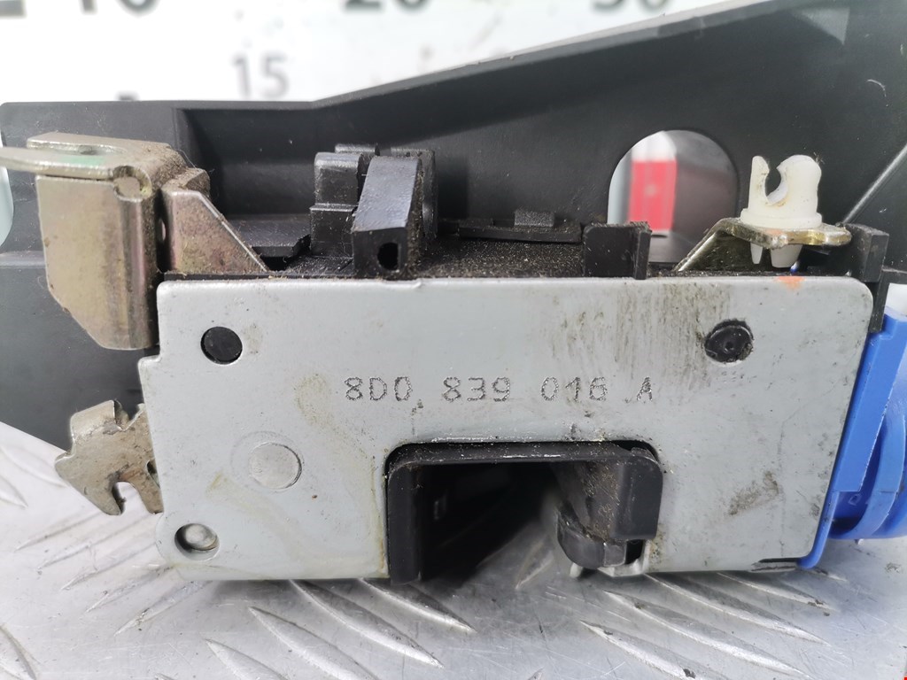Замок двери задней правой AUDI A4 B5 1995-2001