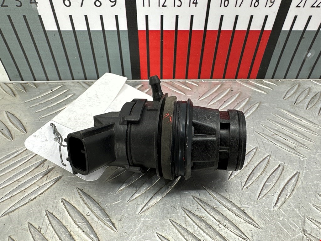 Насос (моторчик) омывателя Mazda 5 CR (2005-2010)