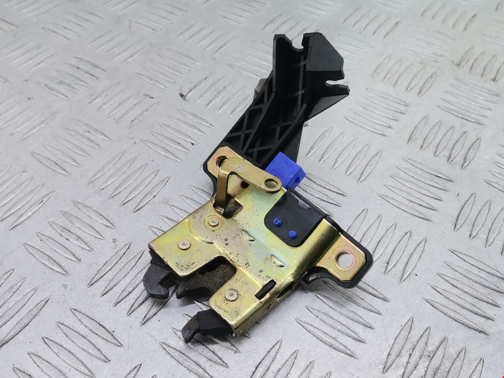 Замок багажника (крышки двери) AUDI A4 B6 2001-2005