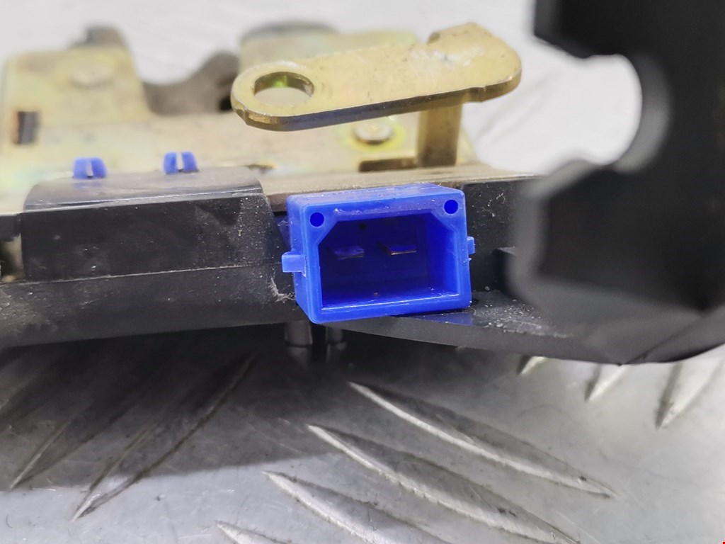 Замок багажника (крышки двери) AUDI A4 B6 2001-2005