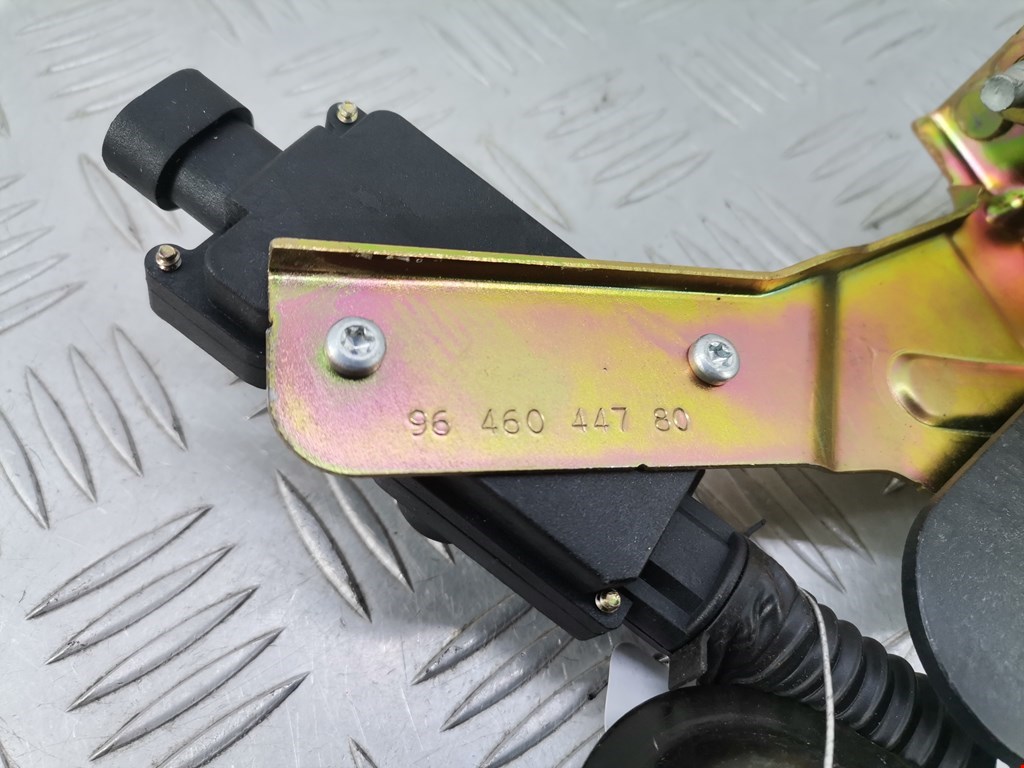 Замок багажника (крышки двери) CITROEN C3 2002-2009