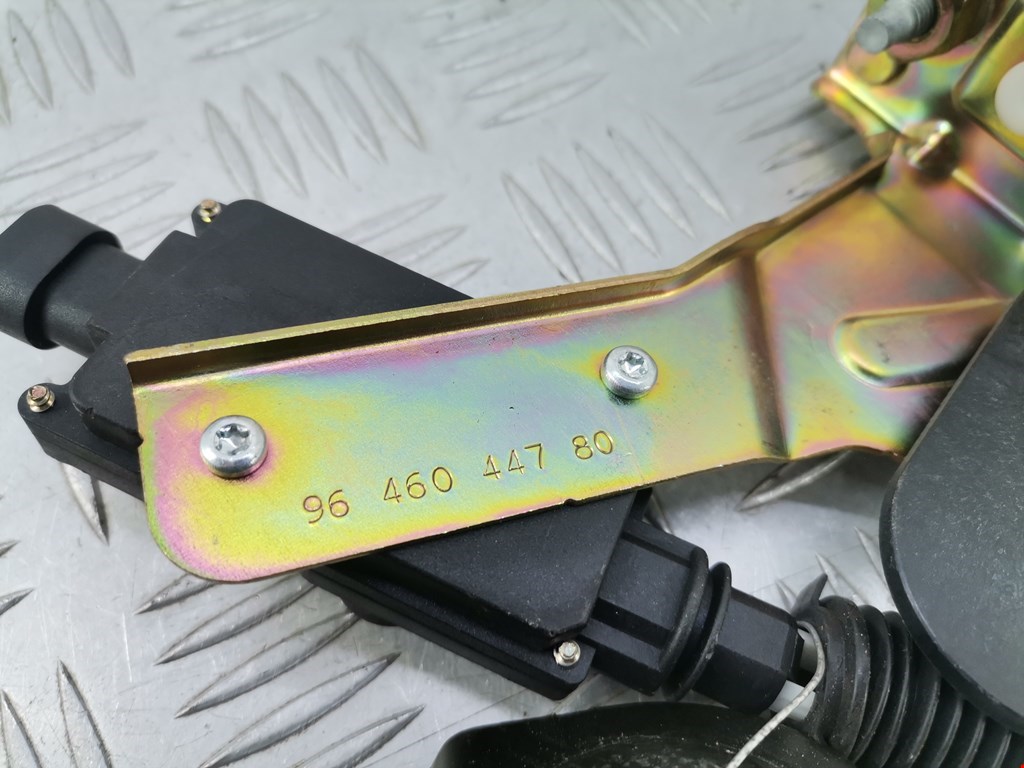 Замок багажника (крышки двери) CITROEN C3 2002-2009