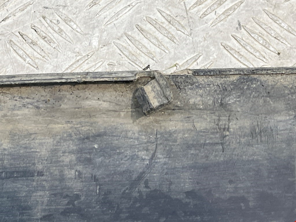 Юбка (губа) бампера задняя (заднего) VOLKSWAGEN Touareg 2010-2018