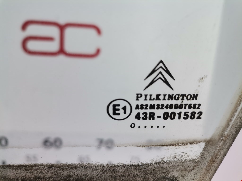 Стекло двери переднее левое CITROEN C3 Picasso 2009-2017