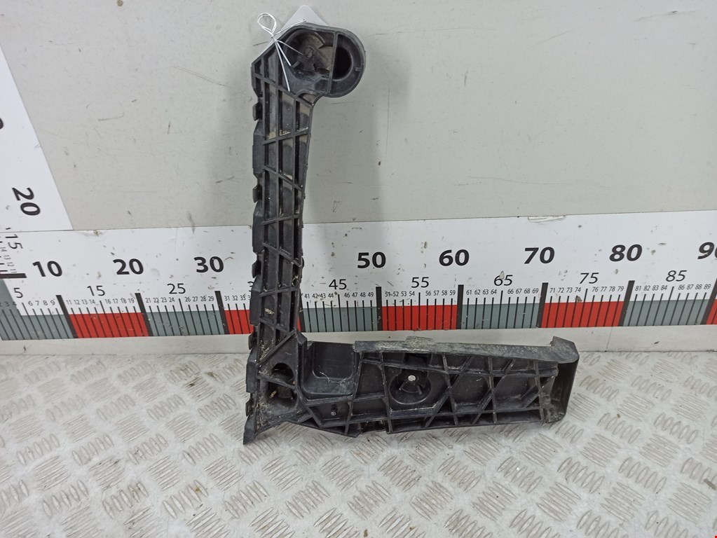 Кронштейн заднего бампера левый правый AUDI A4 B9 2015-н.в.