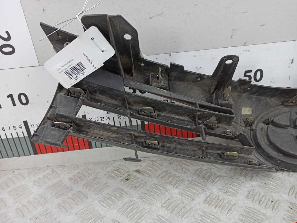 Решетка радиатора TOYOTA Corolla E160/E170 2013-н.в.