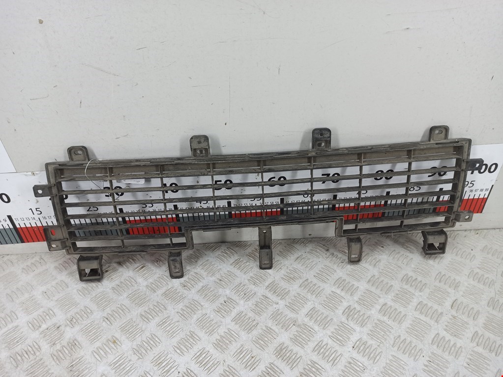 Решетка в бампер MITSUBISHI Pajero IV 2006-2022