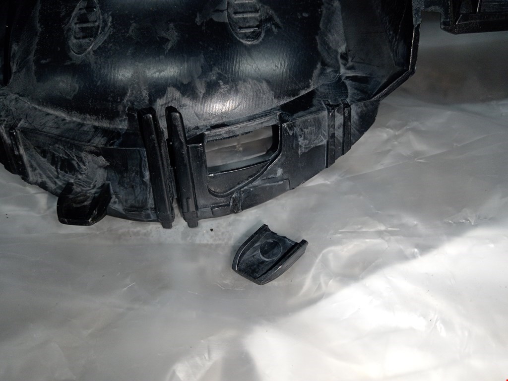 Решетка радиатора VOLKSWAGEN Golf V 2003-2009