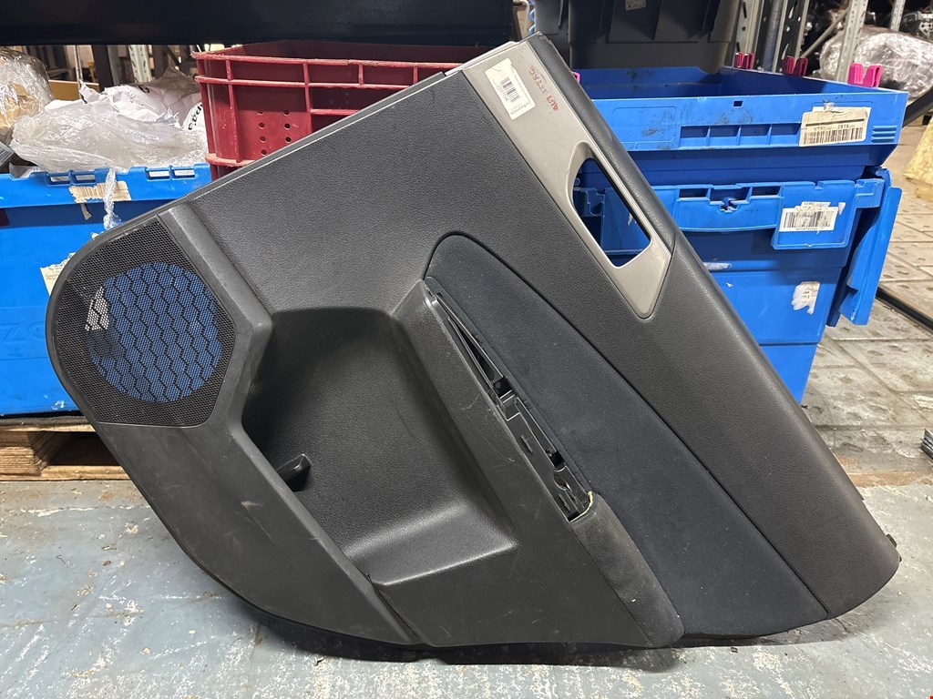 Обшивка двери задняя правая SUBARU Forester III 2008-2013