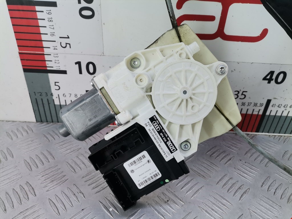 Стеклоподъемник задний правый AUDI A3 8P 2003-2013