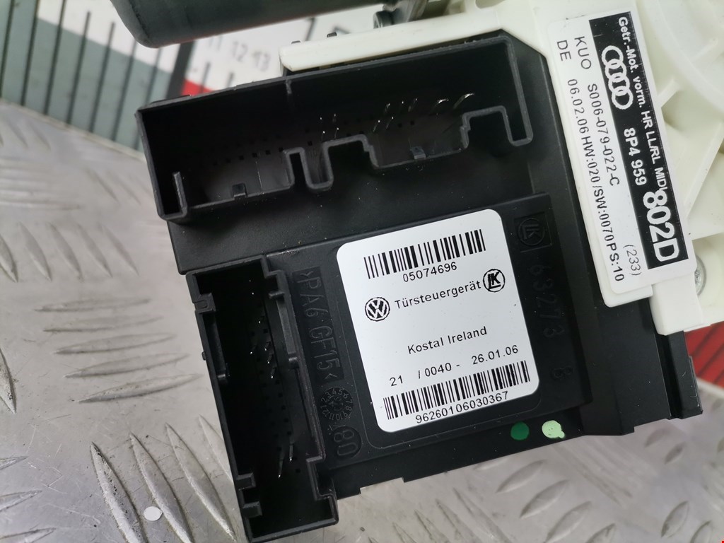 Стеклоподъемник задний правый AUDI A3 8P 2003-2013