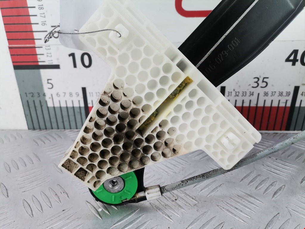 Стеклоподъемник задний правый AUDI A3 8P 2003-2013