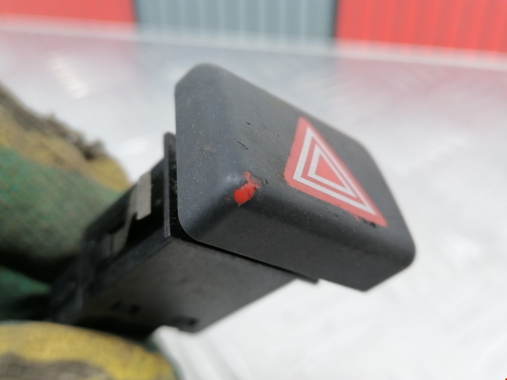 Кнопка аварийной сигнализации (аварийки) AUDI A4 B6 2001-2005